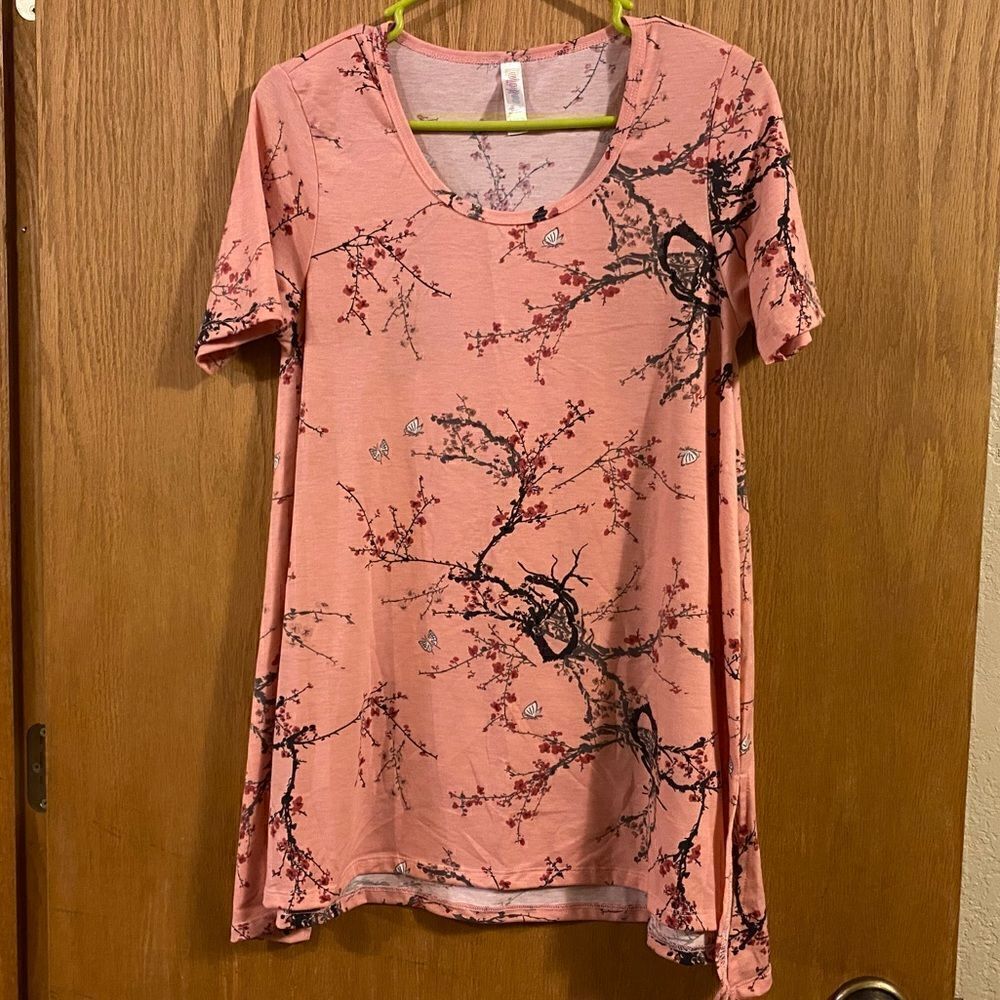 🌺3 for $30🌺LuLaRoe Long Flared T-shirt, Size XS. (S83)